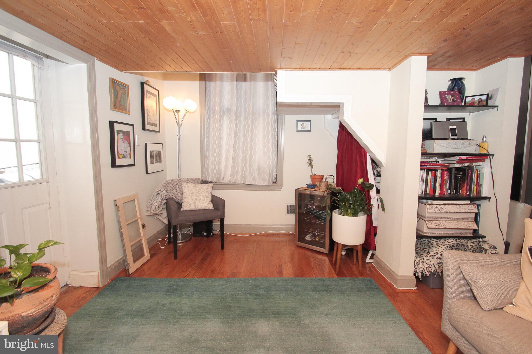 902 Pine Street Unit: 2R