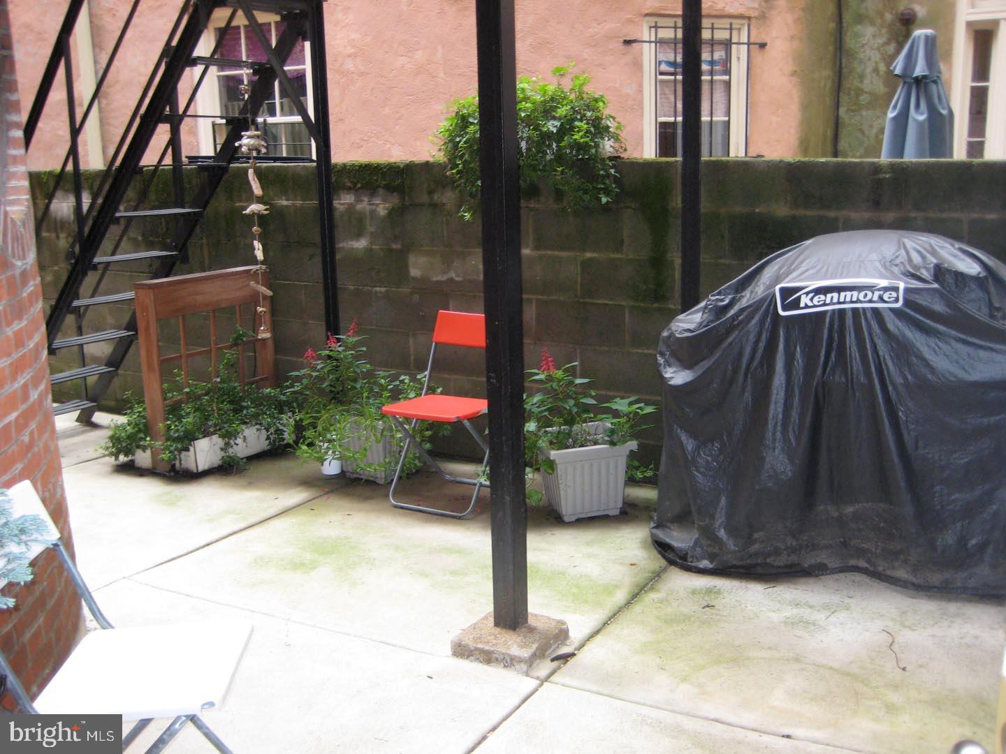 902 Pine Street Unit: 2R