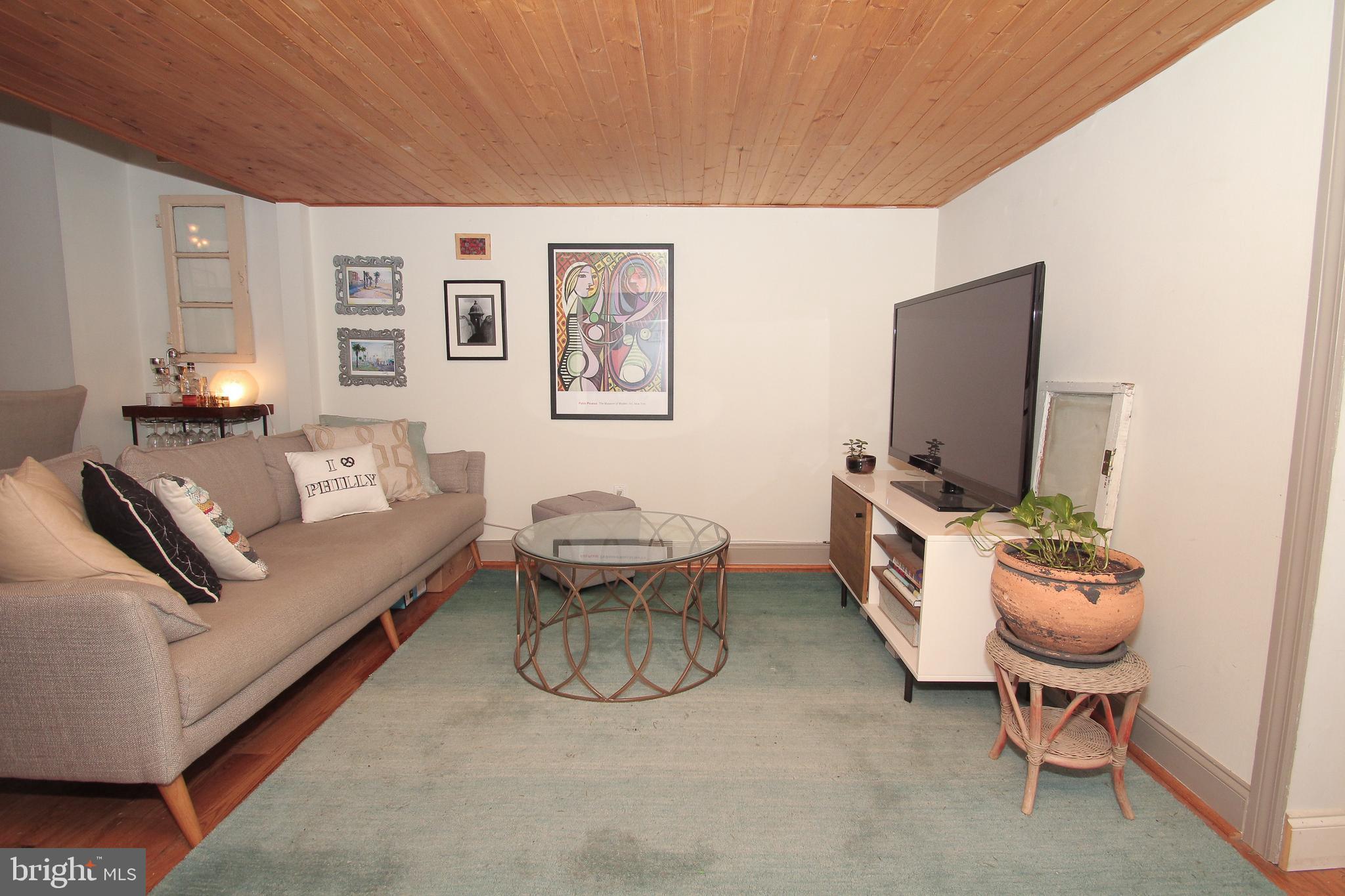 902 Pine Street Unit: 2R