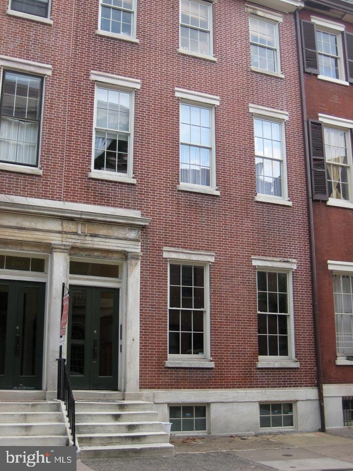 902 Pine Street Unit: 2R