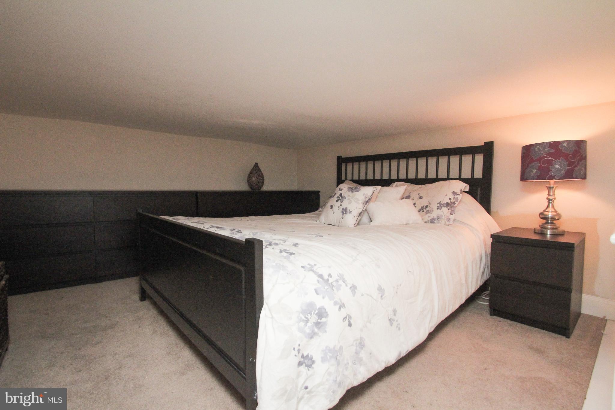 902 Pine Street Unit: 2R