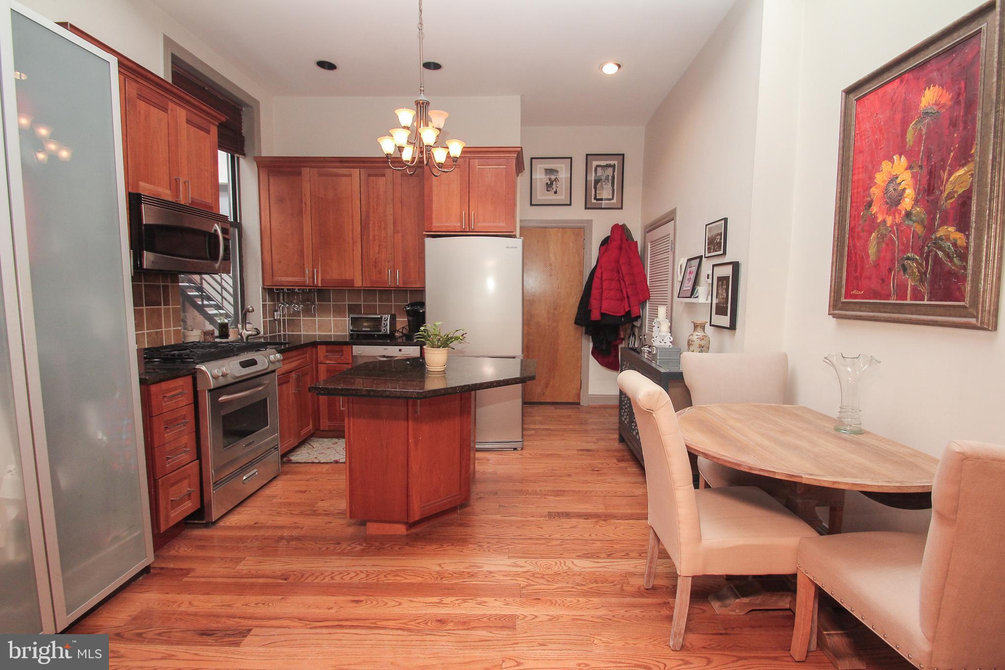 902 Pine Street Unit: 2R