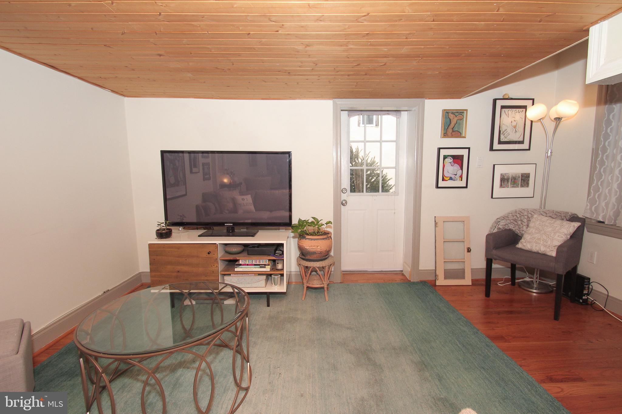 902 Pine Street Unit: 2R