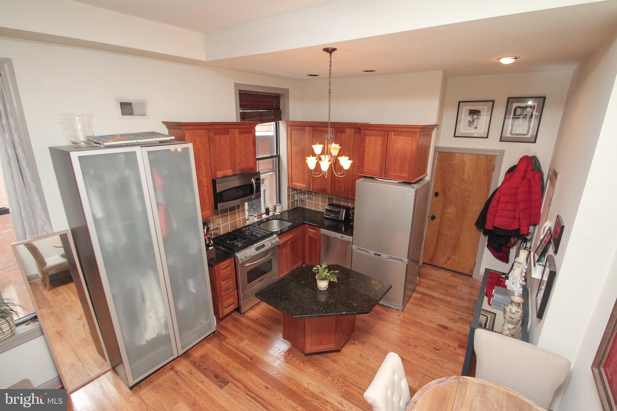 902 Pine Street Unit: 2R