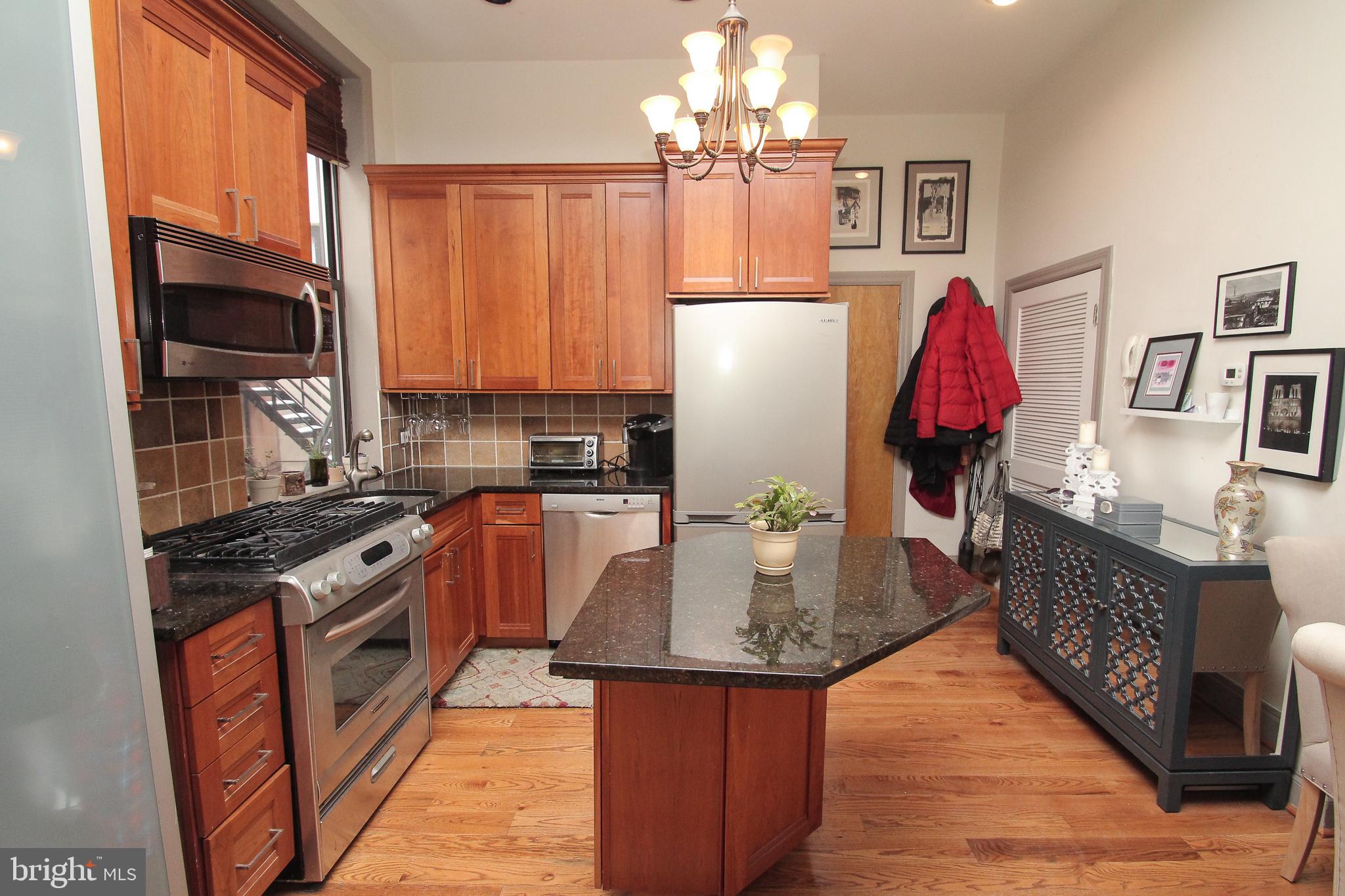 902 Pine Street Unit: 2R