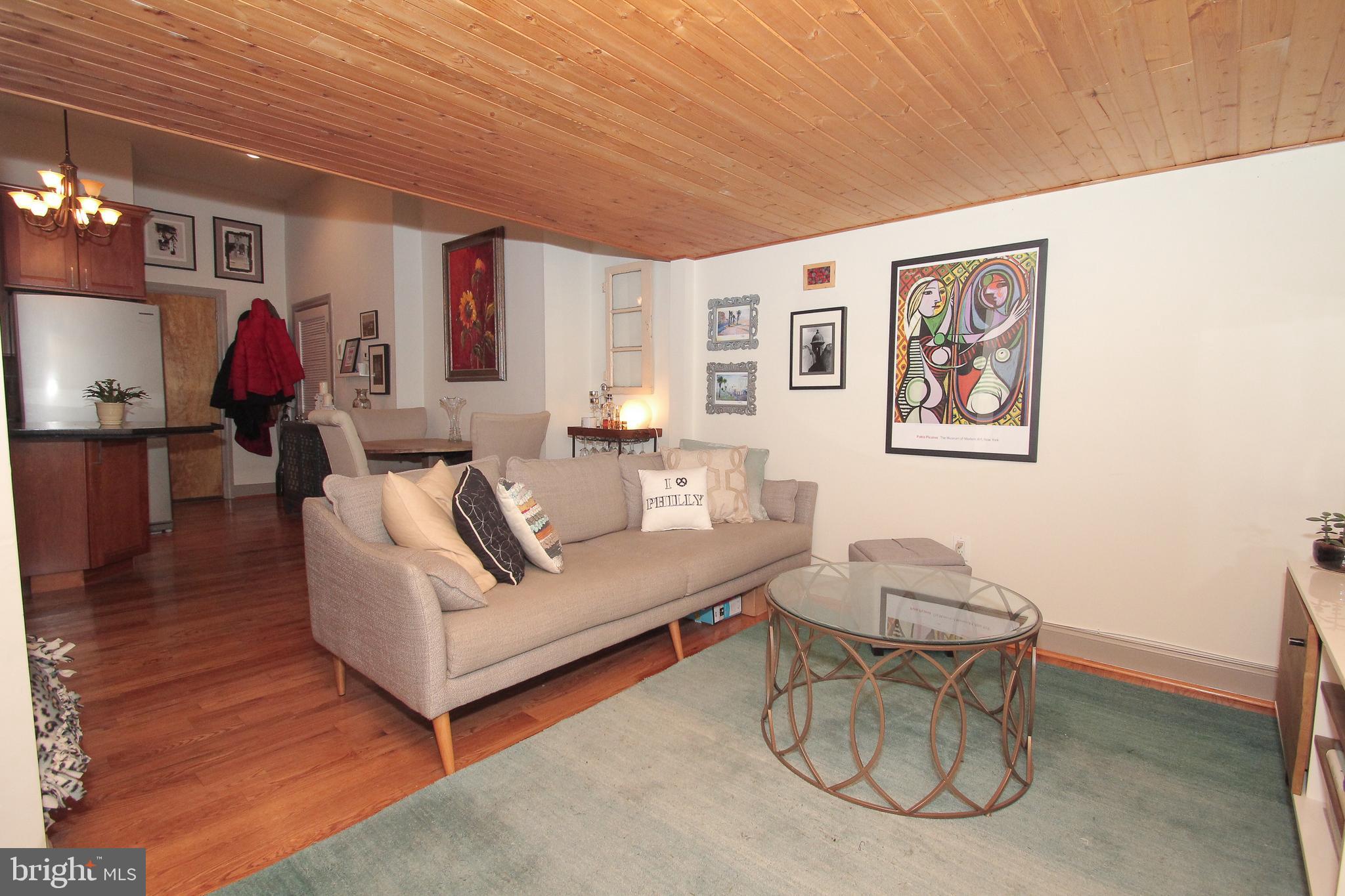 902 Pine Street Unit: 2R