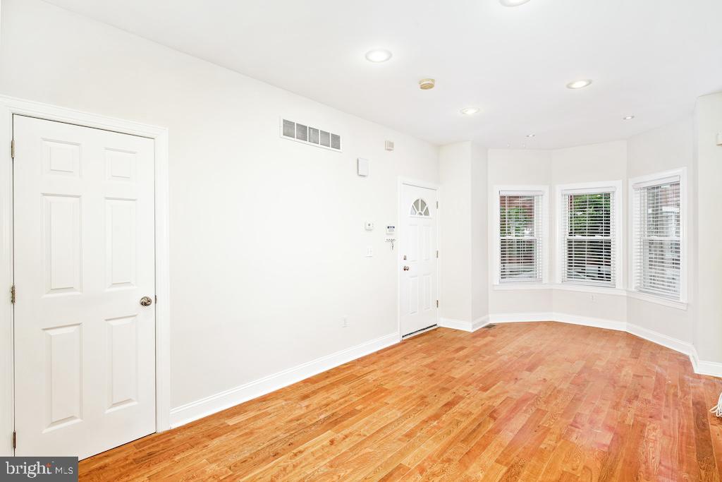 2339 CATHARINE ST #1