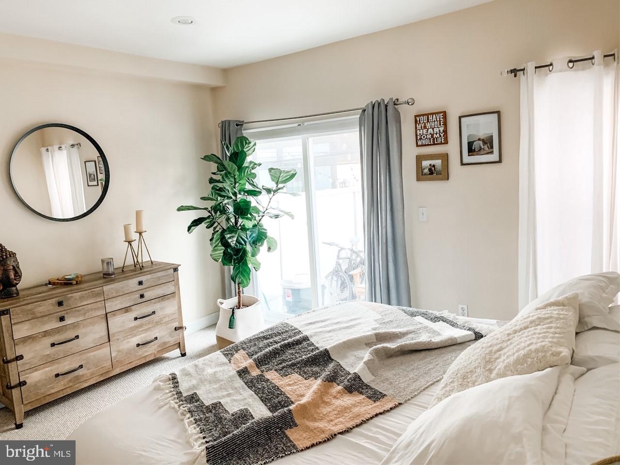 2339 CATHARINE ST #1