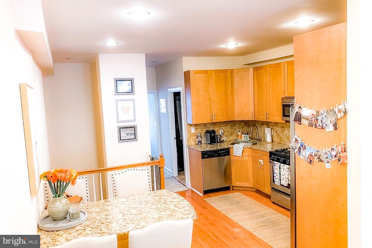 2339 CATHARINE ST #1