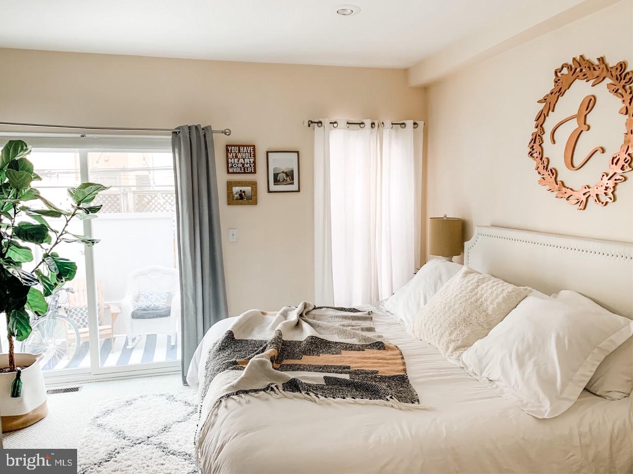 2339 CATHARINE ST #1