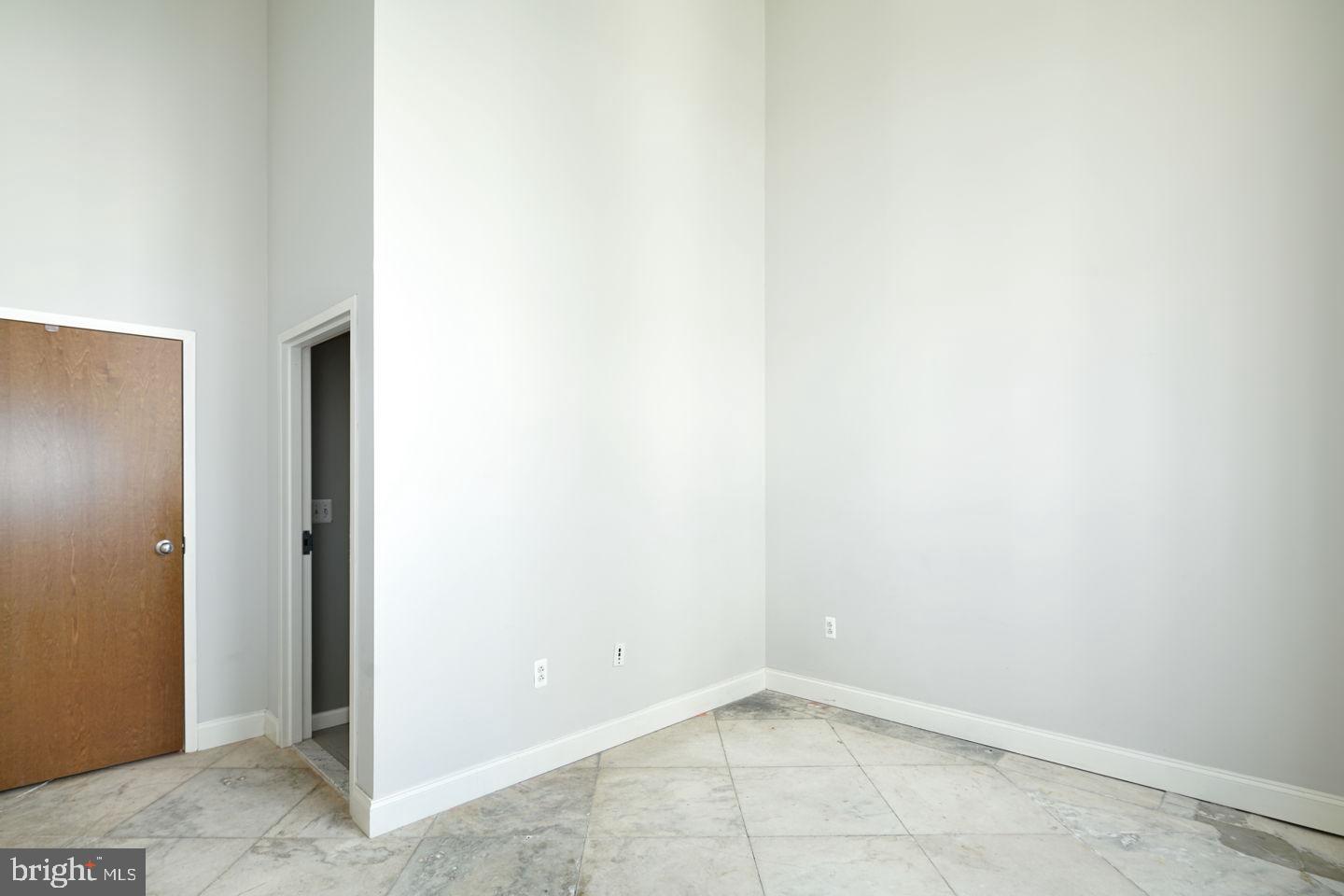 1001 CHESTNUT STREET 13 305E