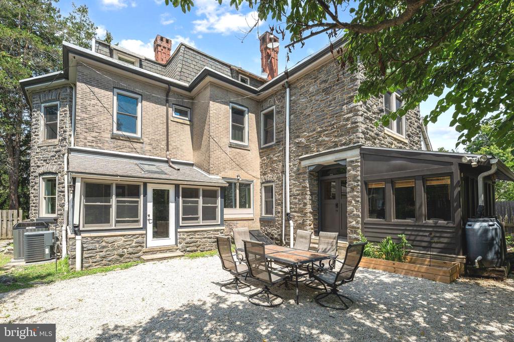 112 W UPSAL STREET