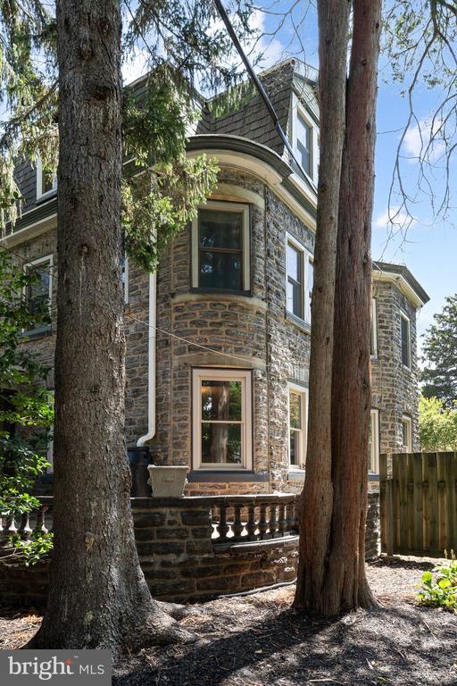 112 W UPSAL STREET