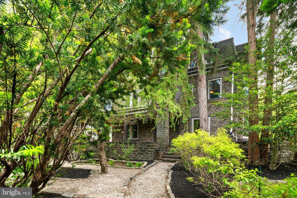 112 W UPSAL STREET