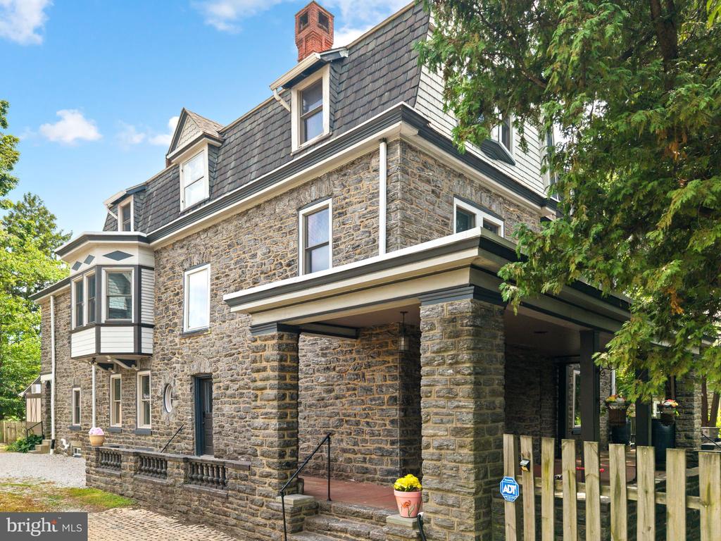 112 W UPSAL STREET
