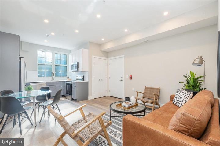 3919 RIDGE AVENUE Unit: 101