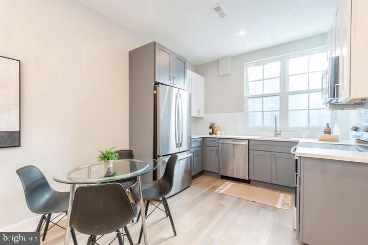 3919 RIDGE AVENUE Unit: 101