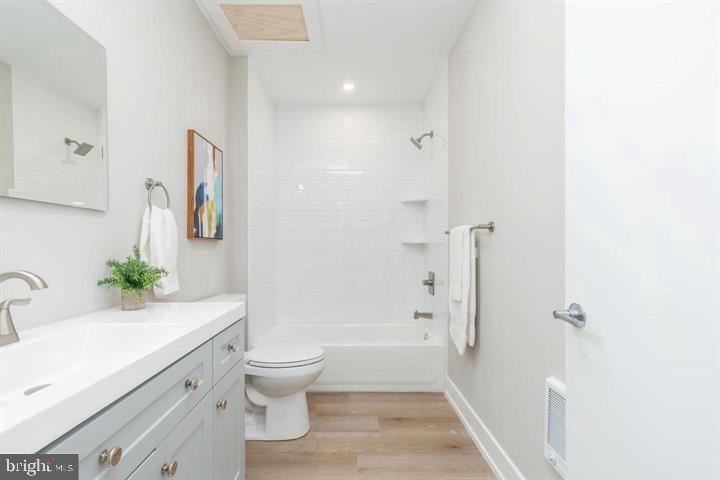 3919 RIDGE AVENUE Unit: 101