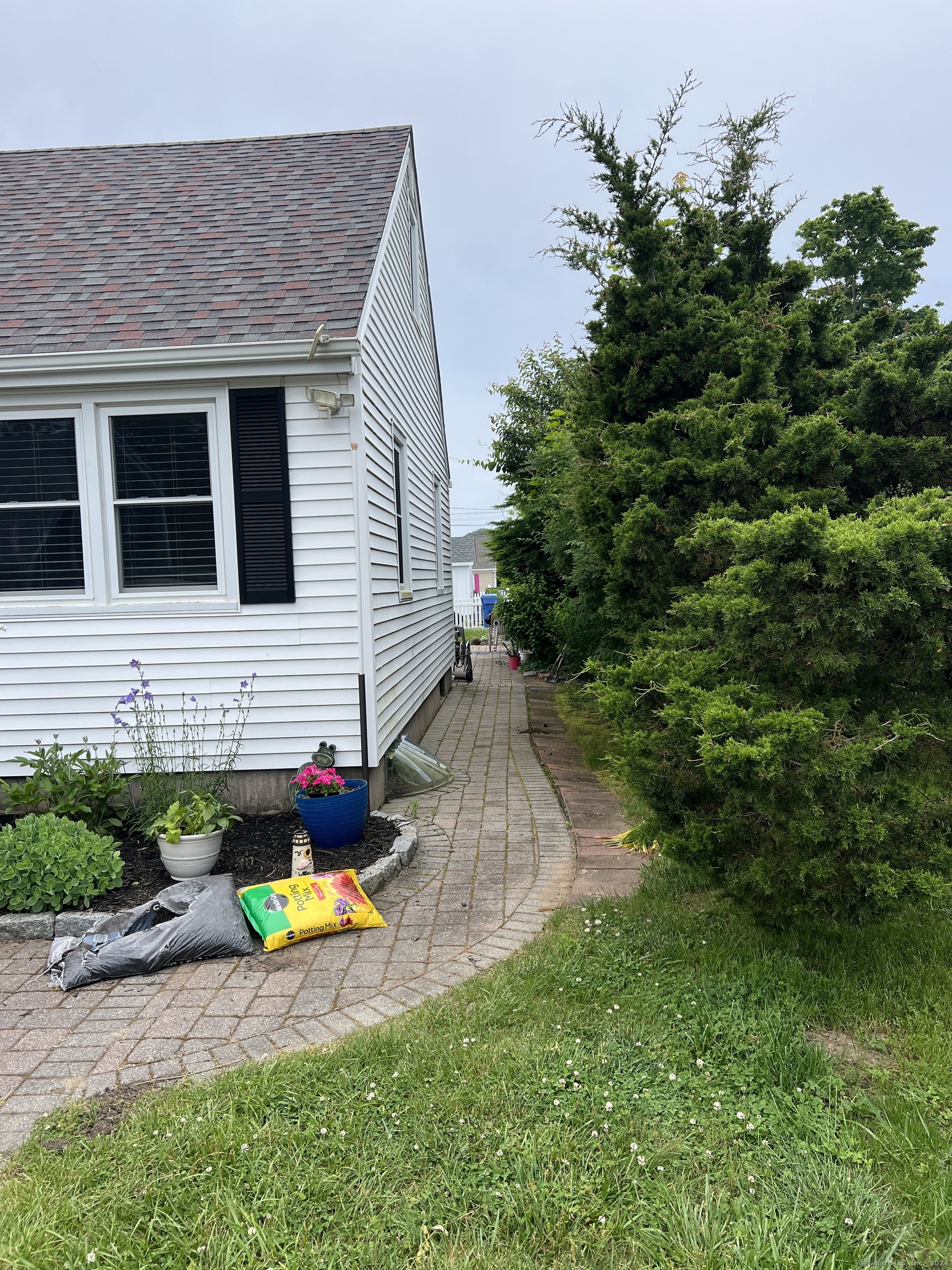 5 Clearwater Road