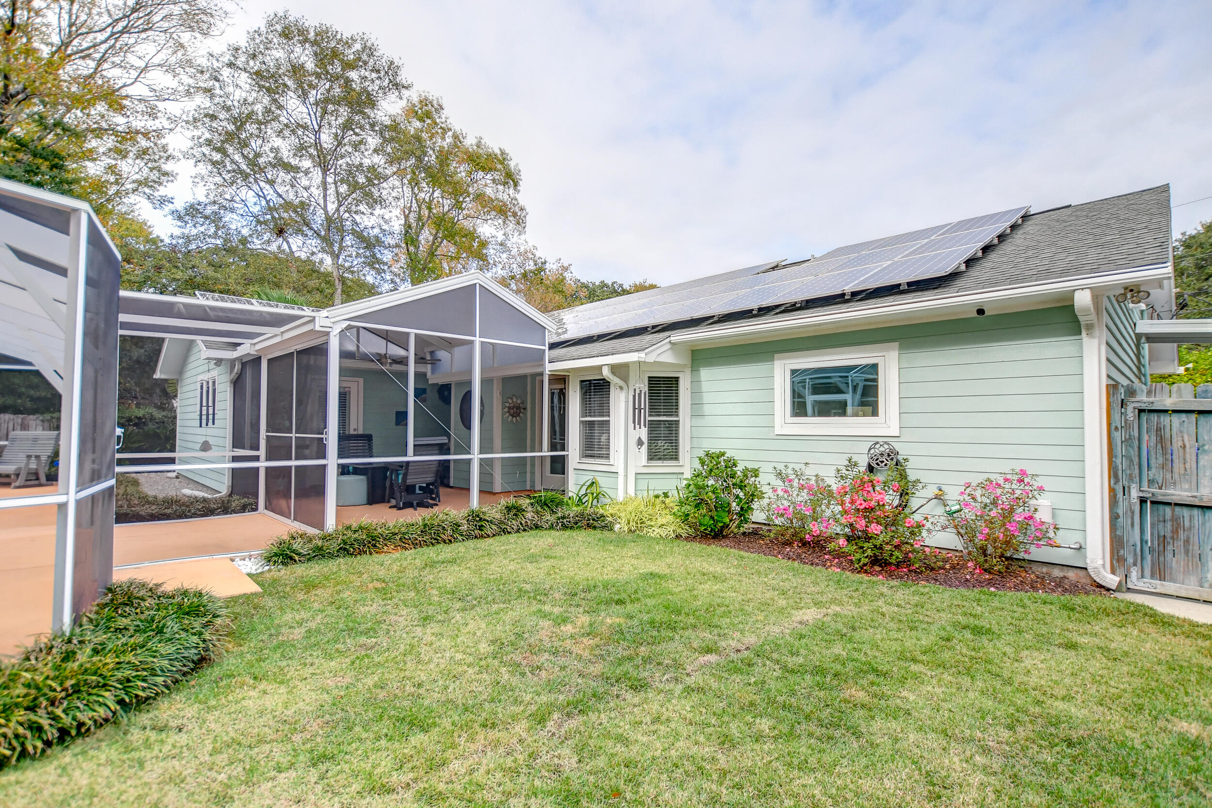 1527 Kentwood Circle