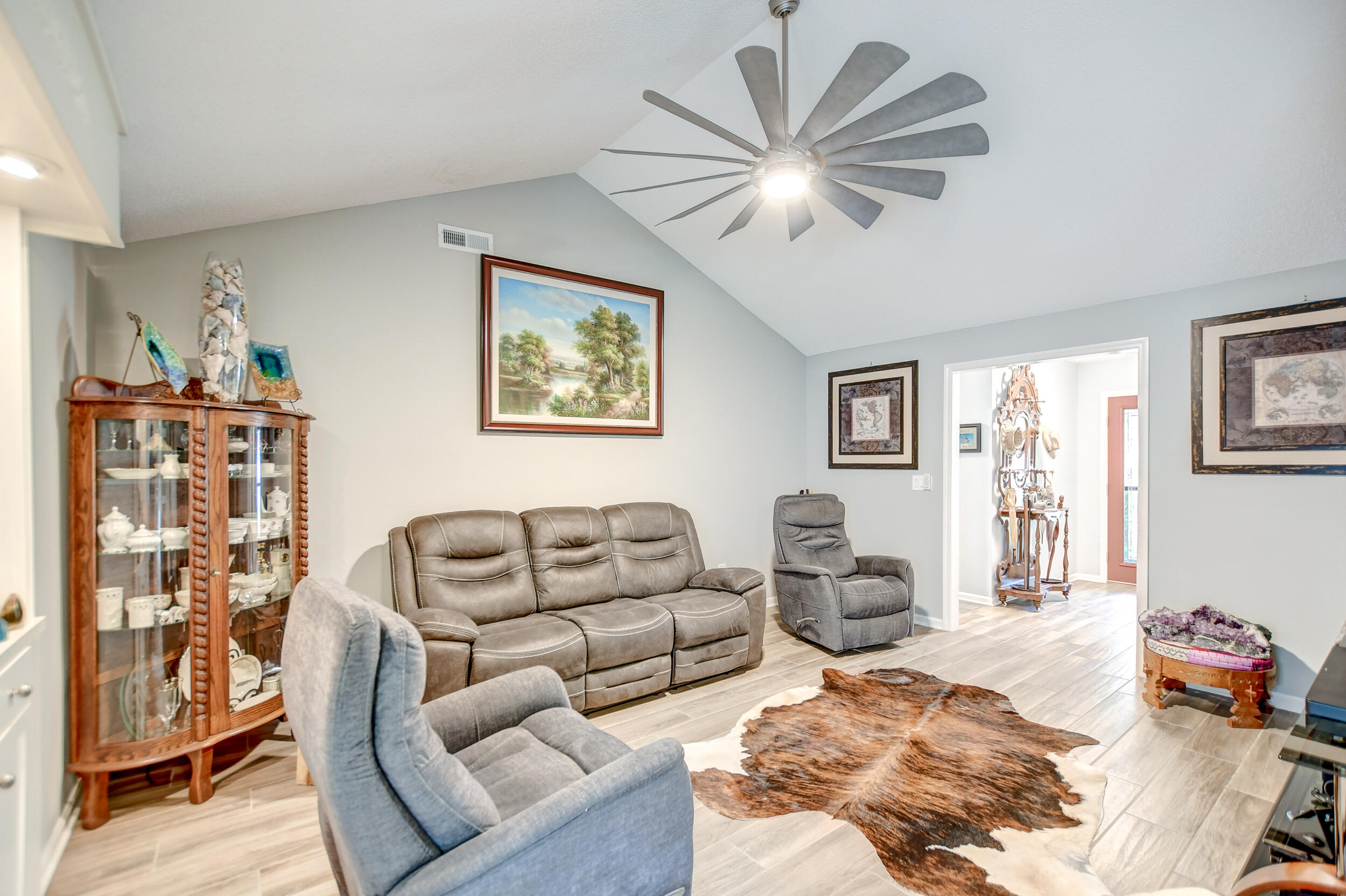 1527 Kentwood Circle