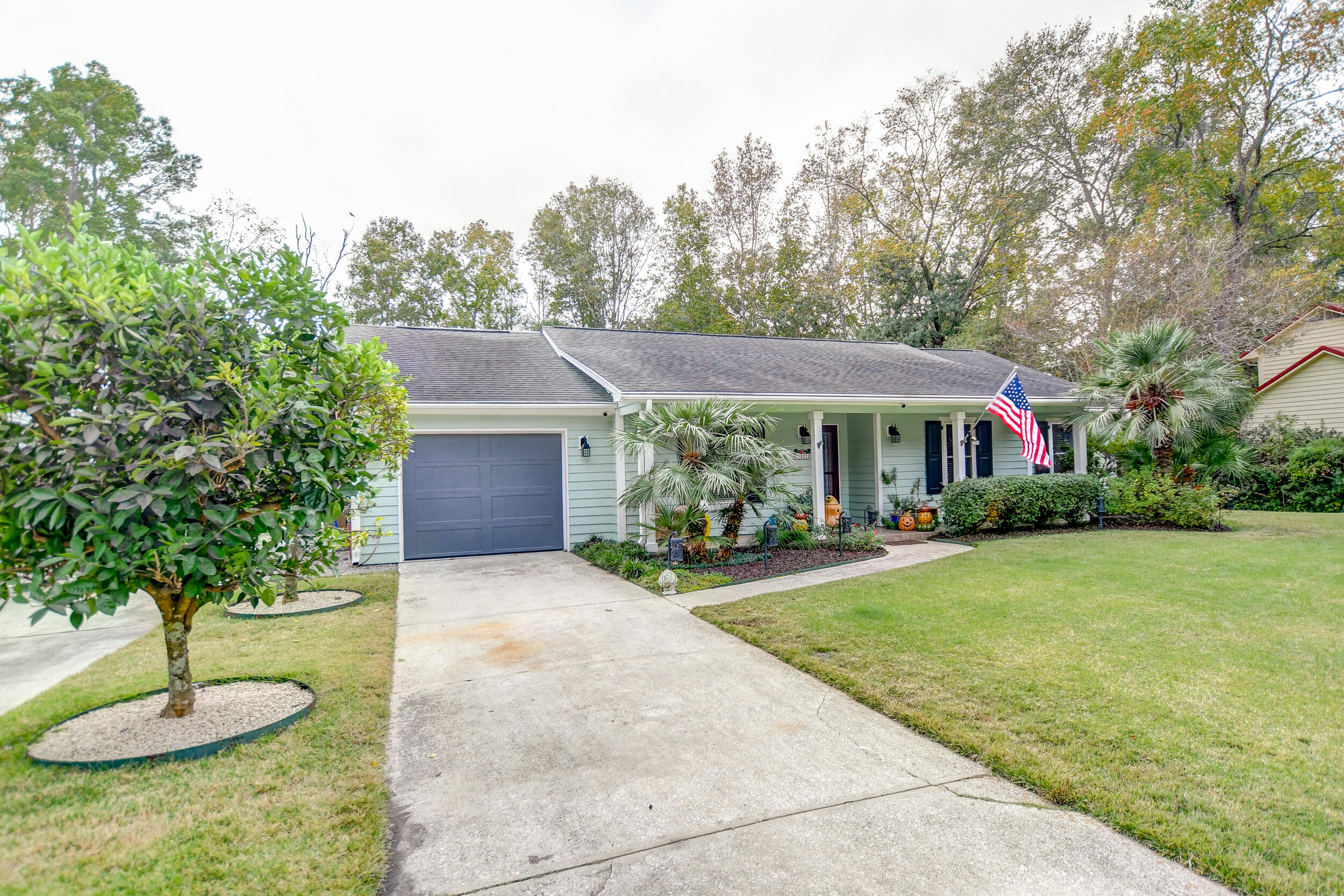 1527 Kentwood Circle