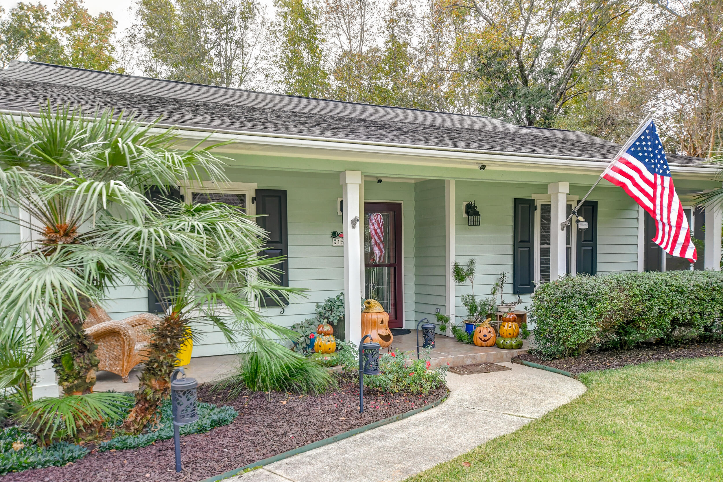 1527 Kentwood Circle