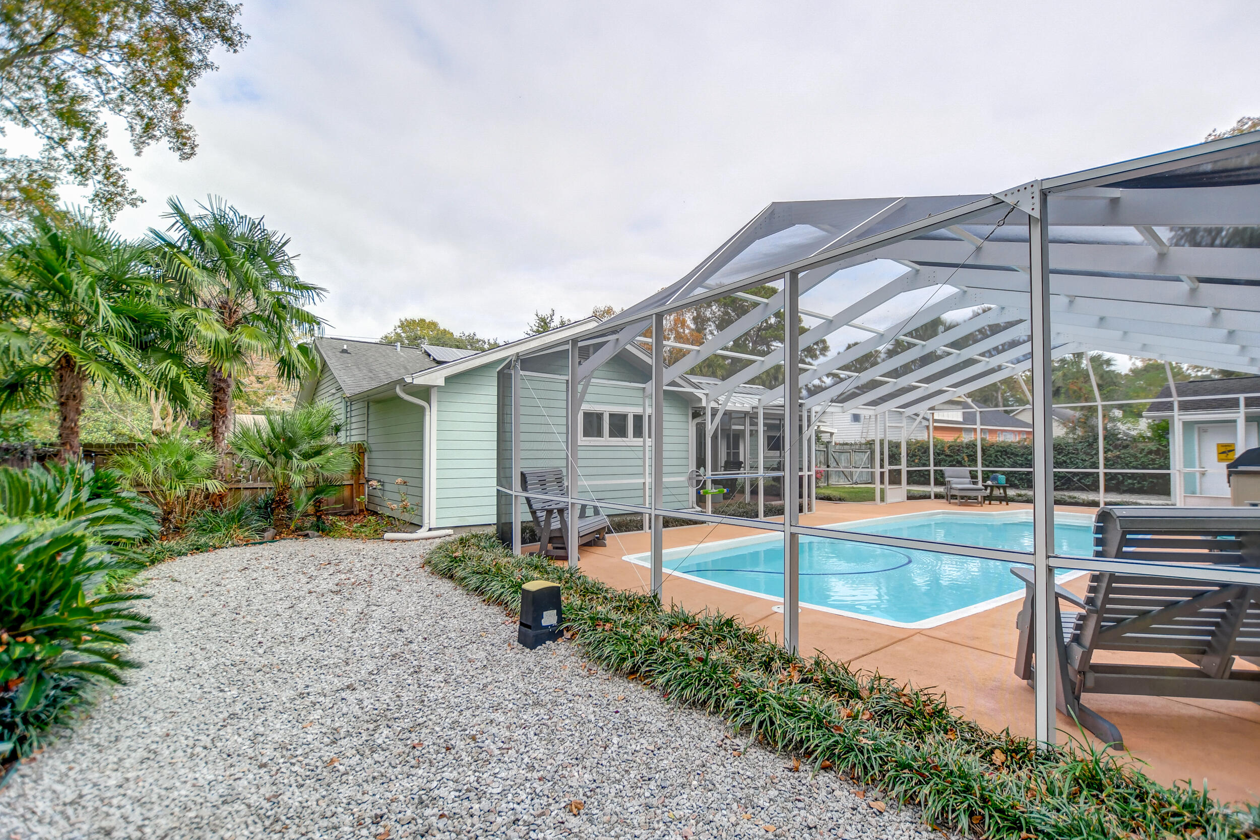1527 Kentwood Circle