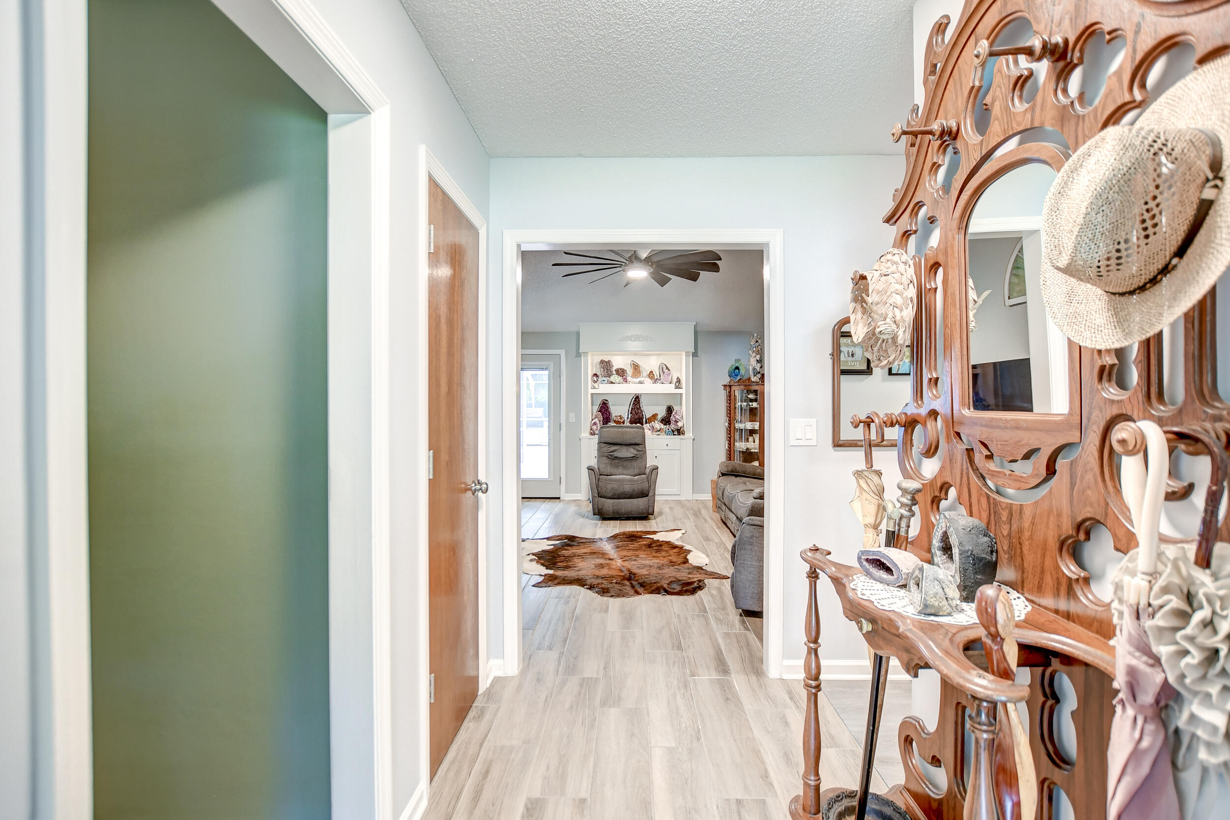 1527 Kentwood Circle