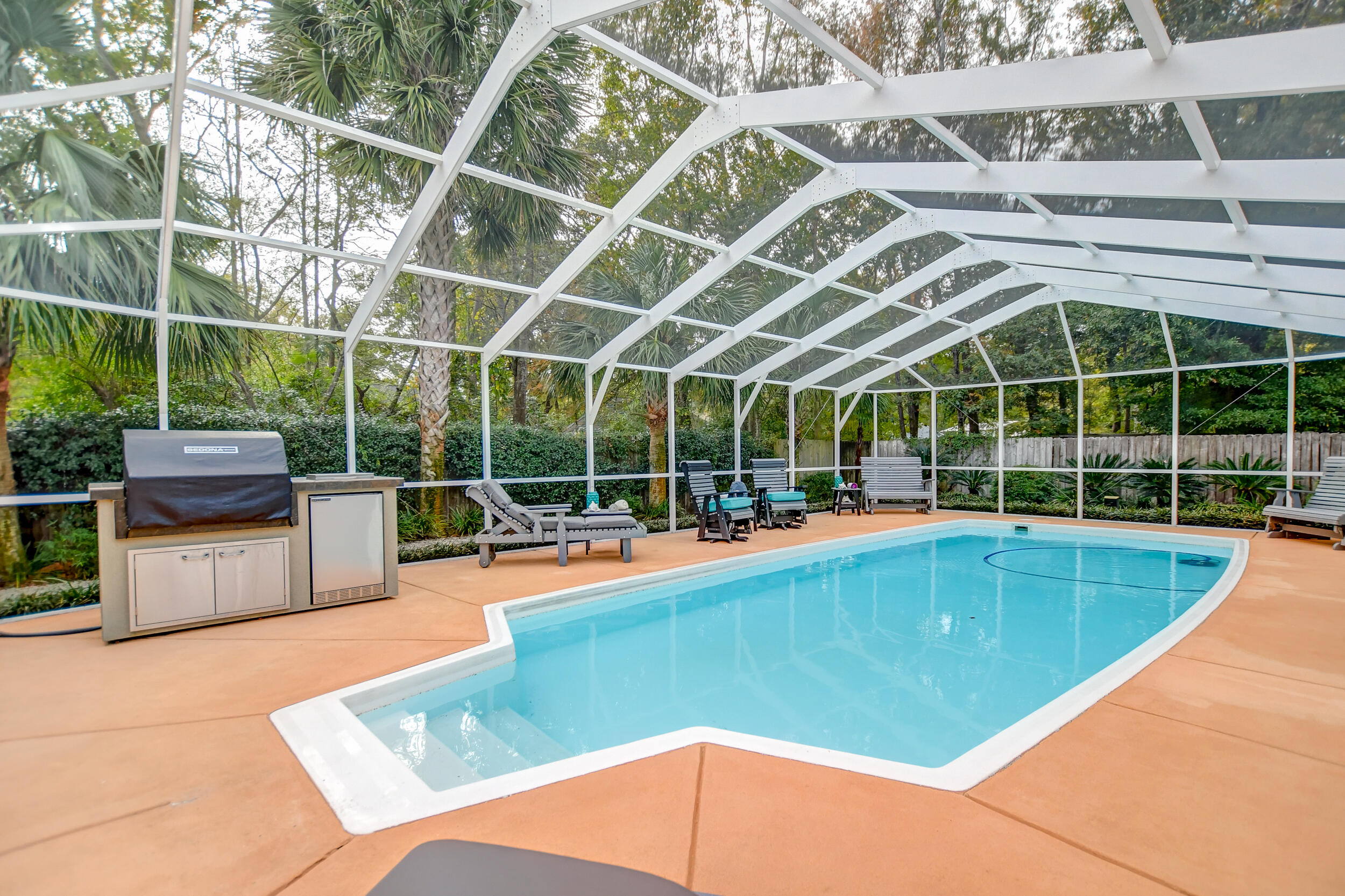 1527 Kentwood Circle