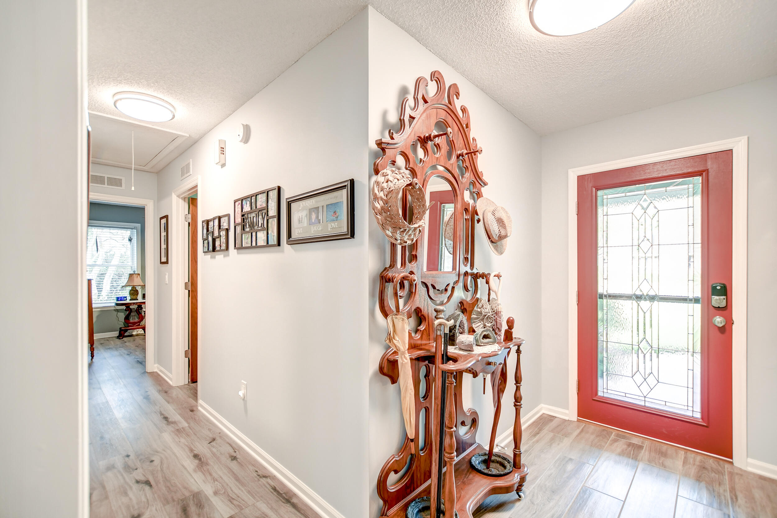 1527 Kentwood Circle