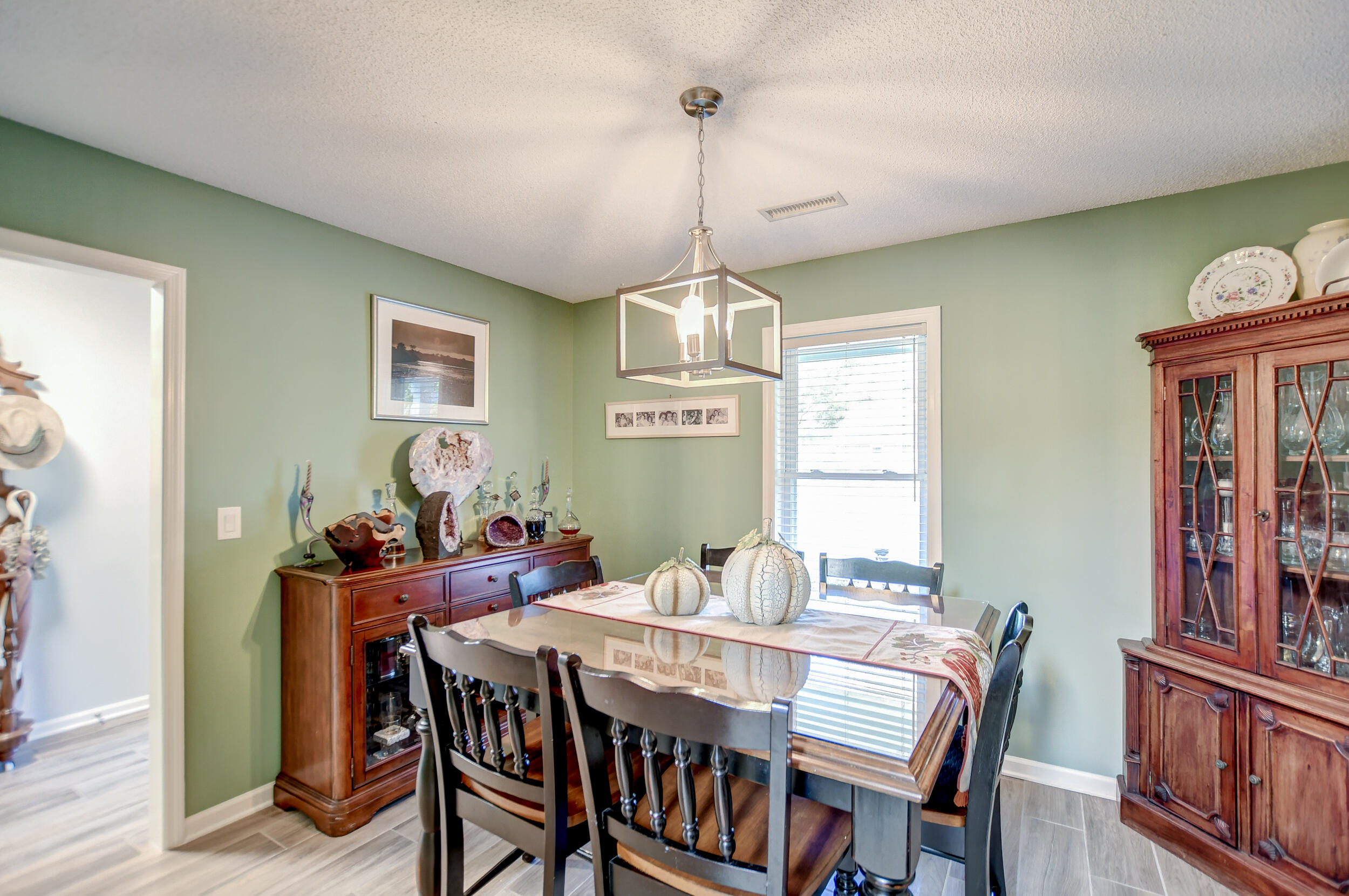1527 Kentwood Circle