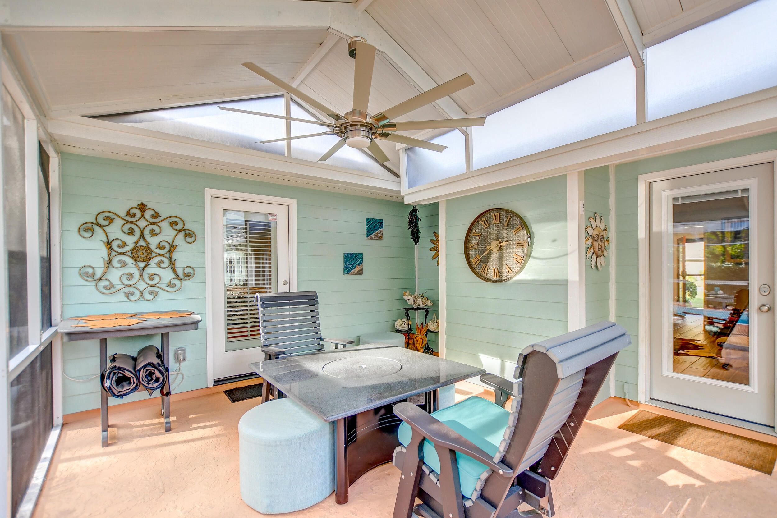 1527 Kentwood Circle