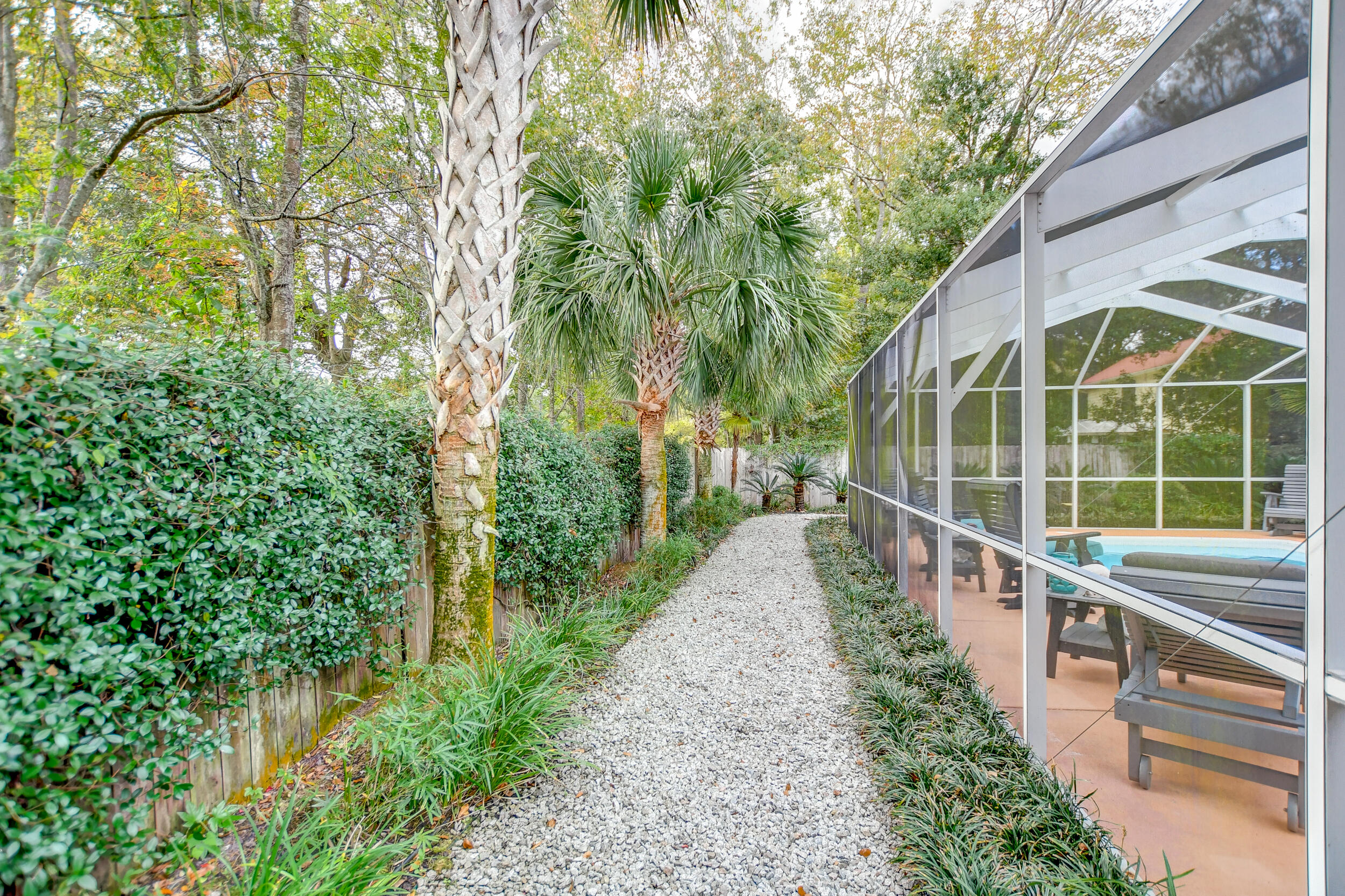 1527 Kentwood Circle