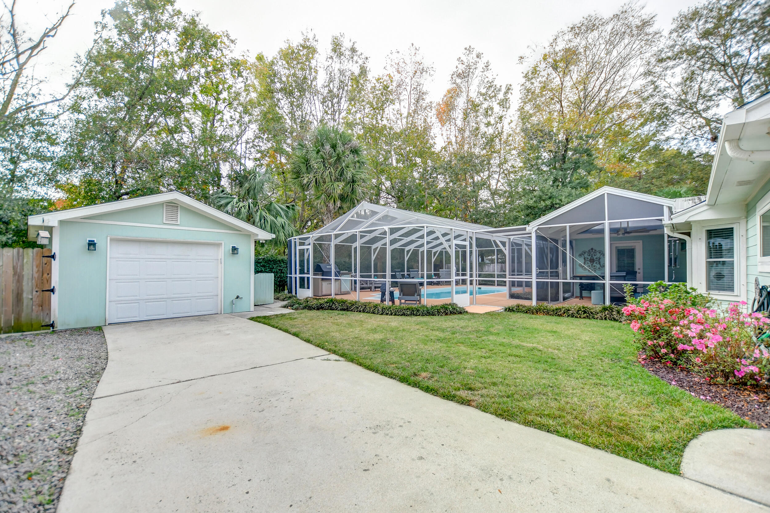 1527 Kentwood Circle
