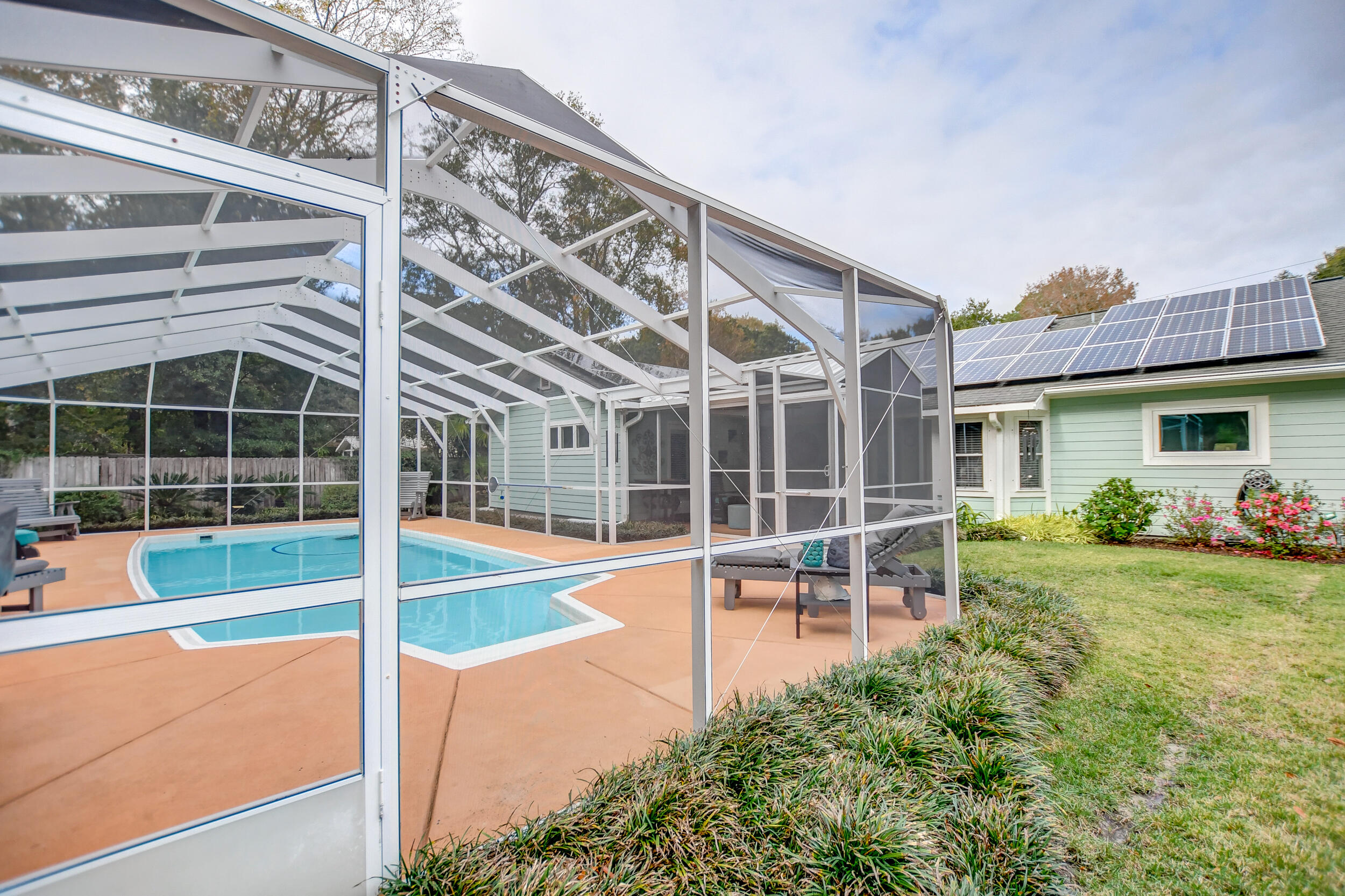 1527 Kentwood Circle