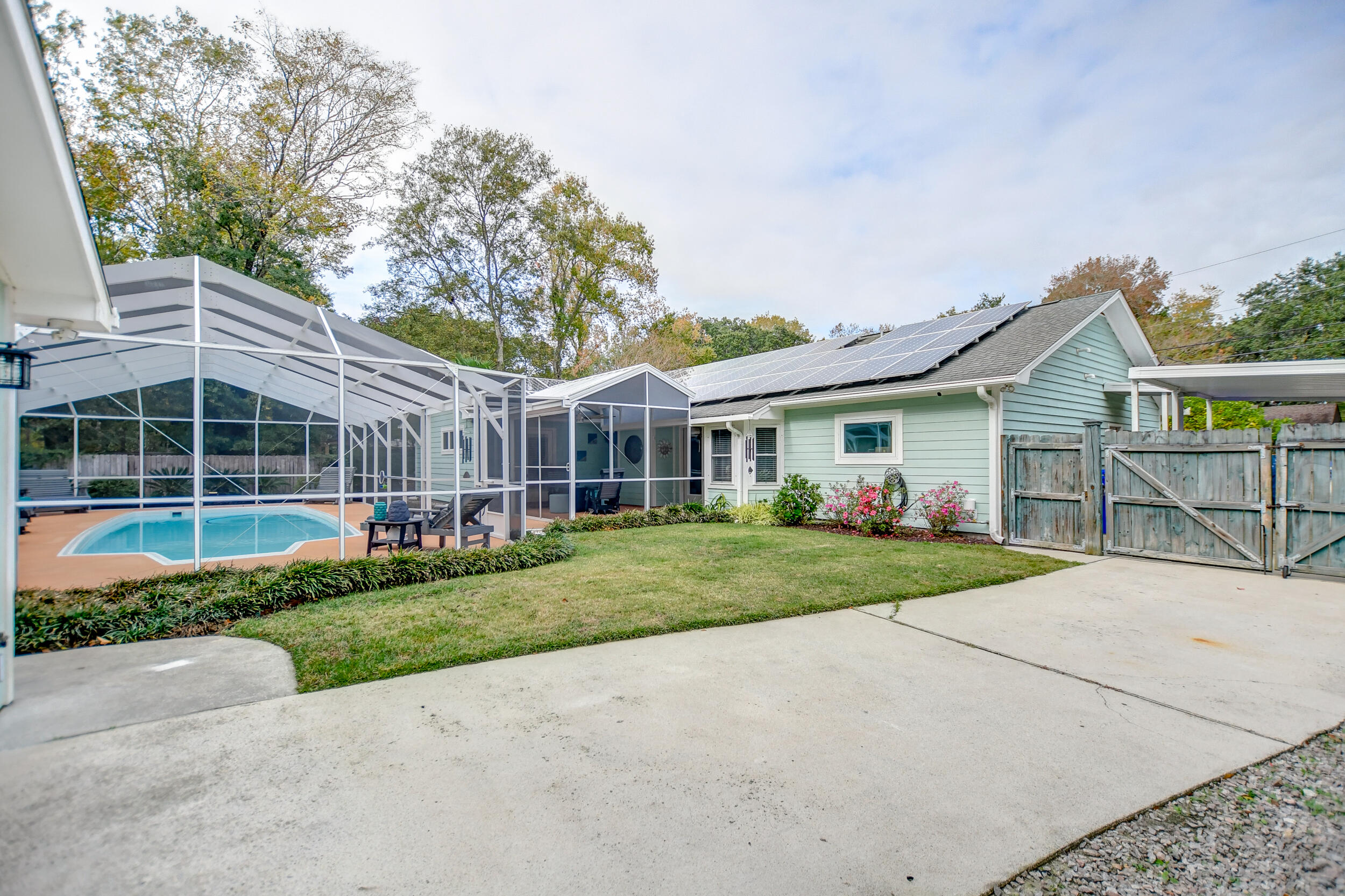 1527 Kentwood Circle