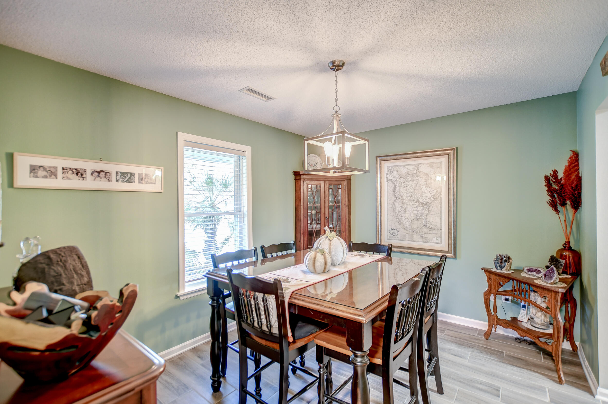 1527 Kentwood Circle