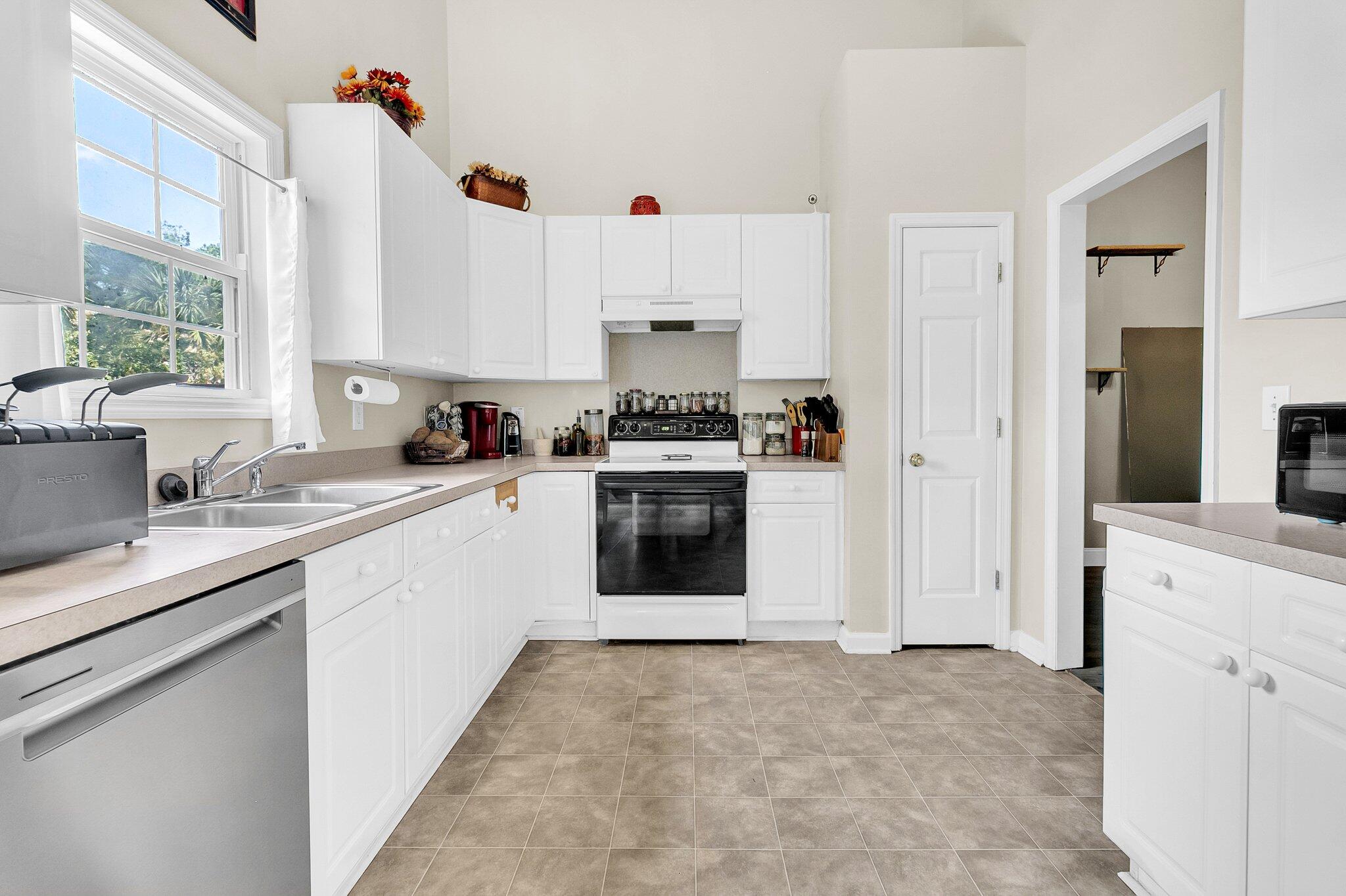 8176 Governors Walk