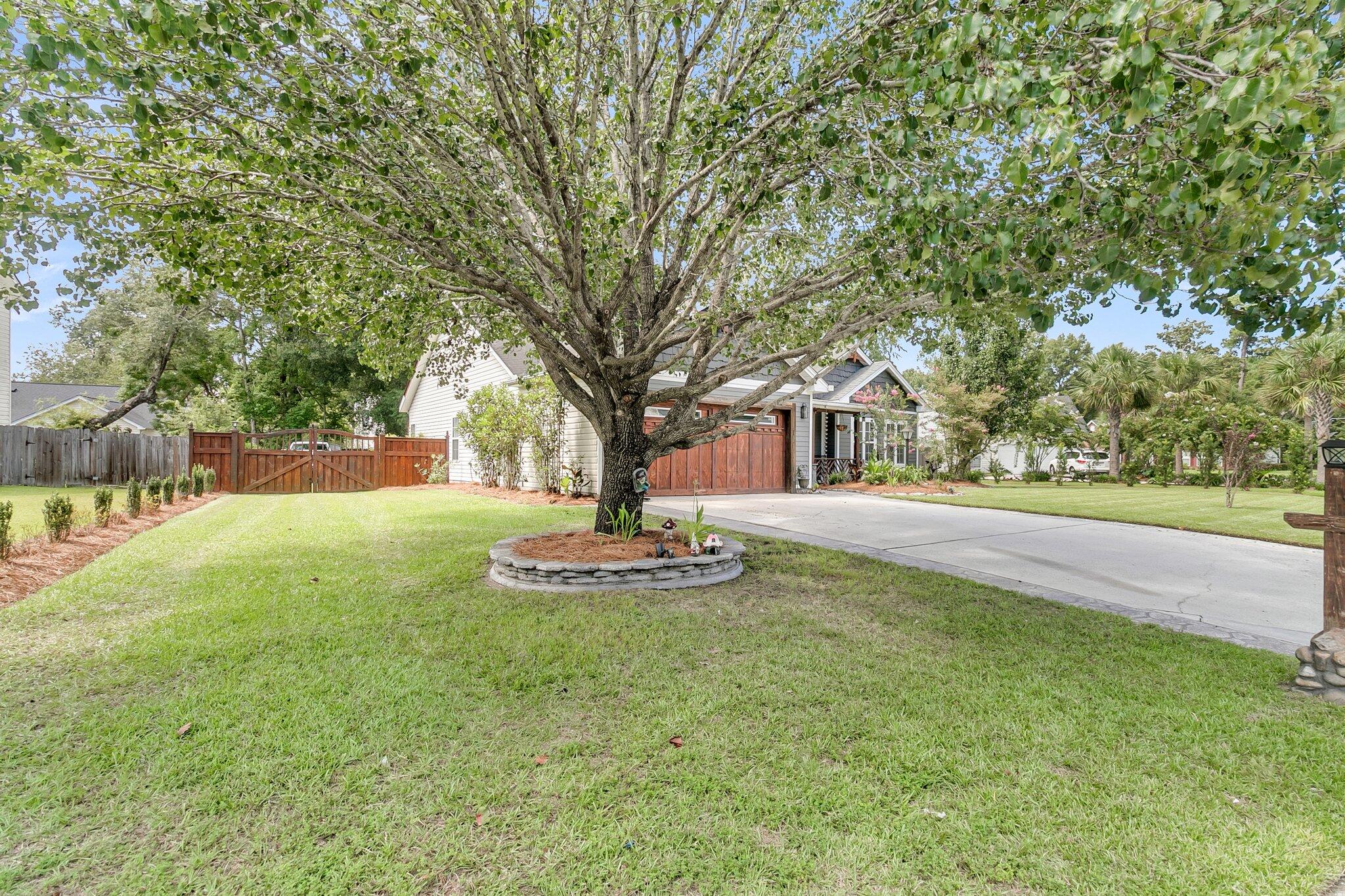 8176 Governors Walk