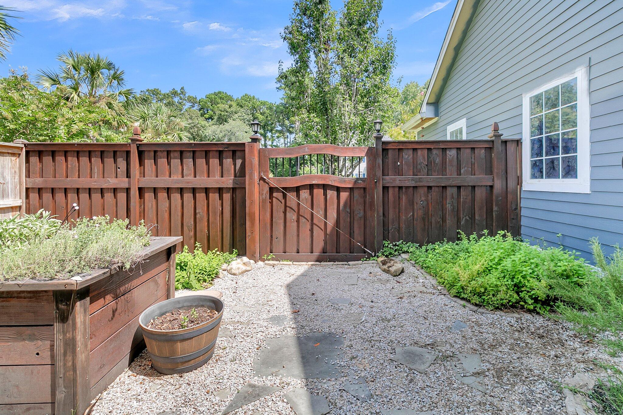 8176 Governors Walk