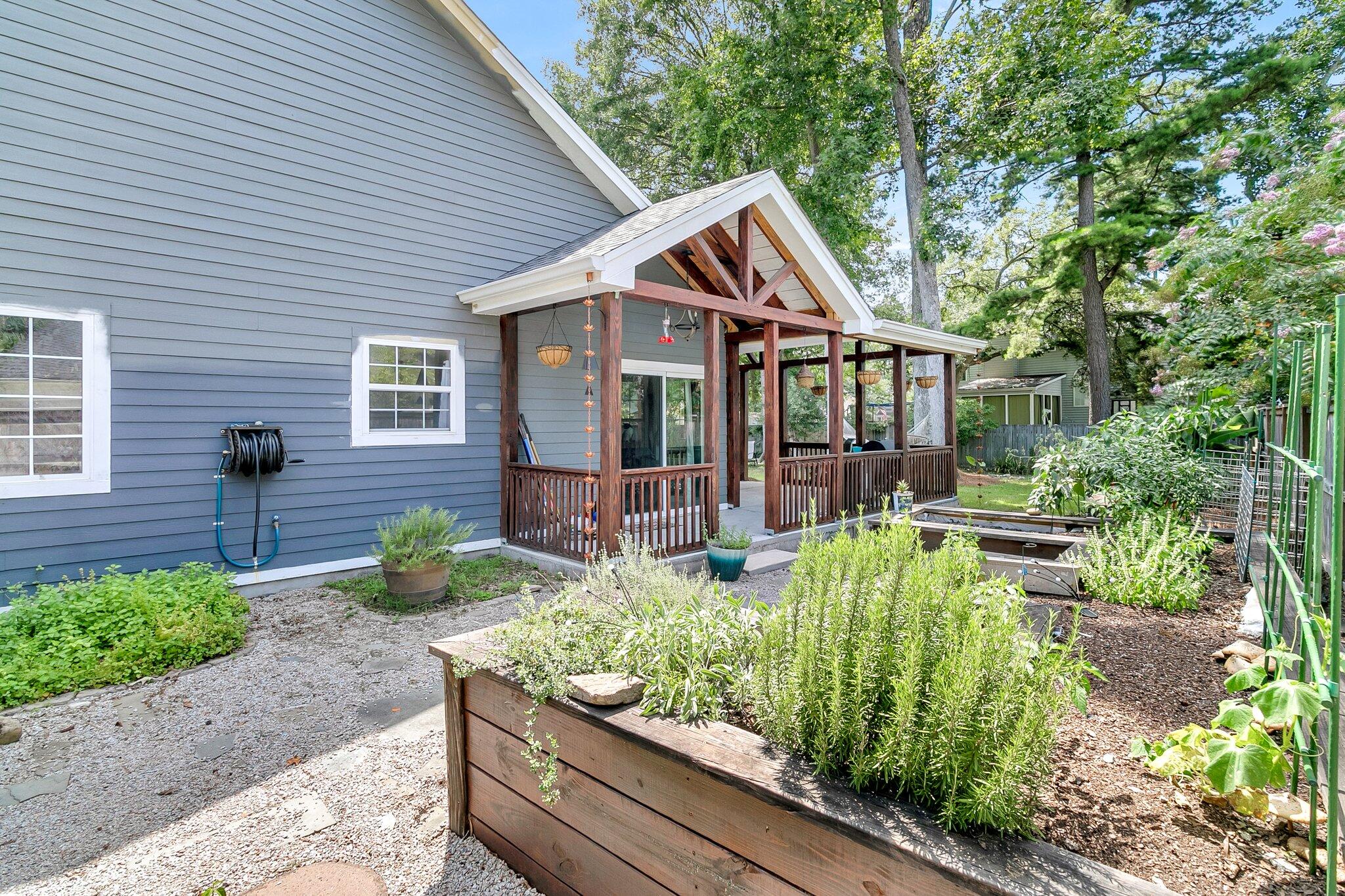 8176 Governors Walk