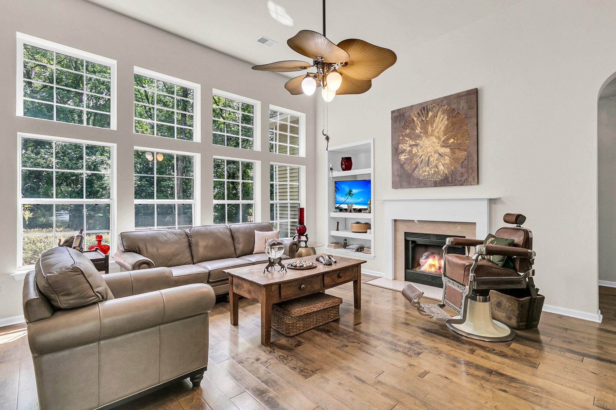 305 Oleander Way