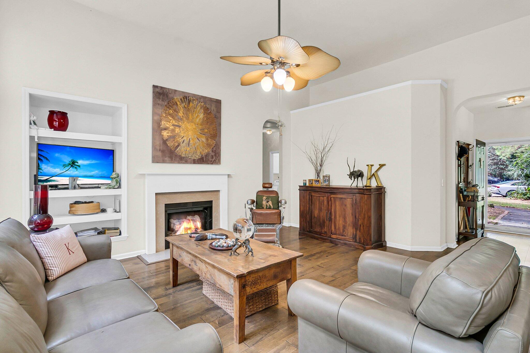 305 Oleander Way