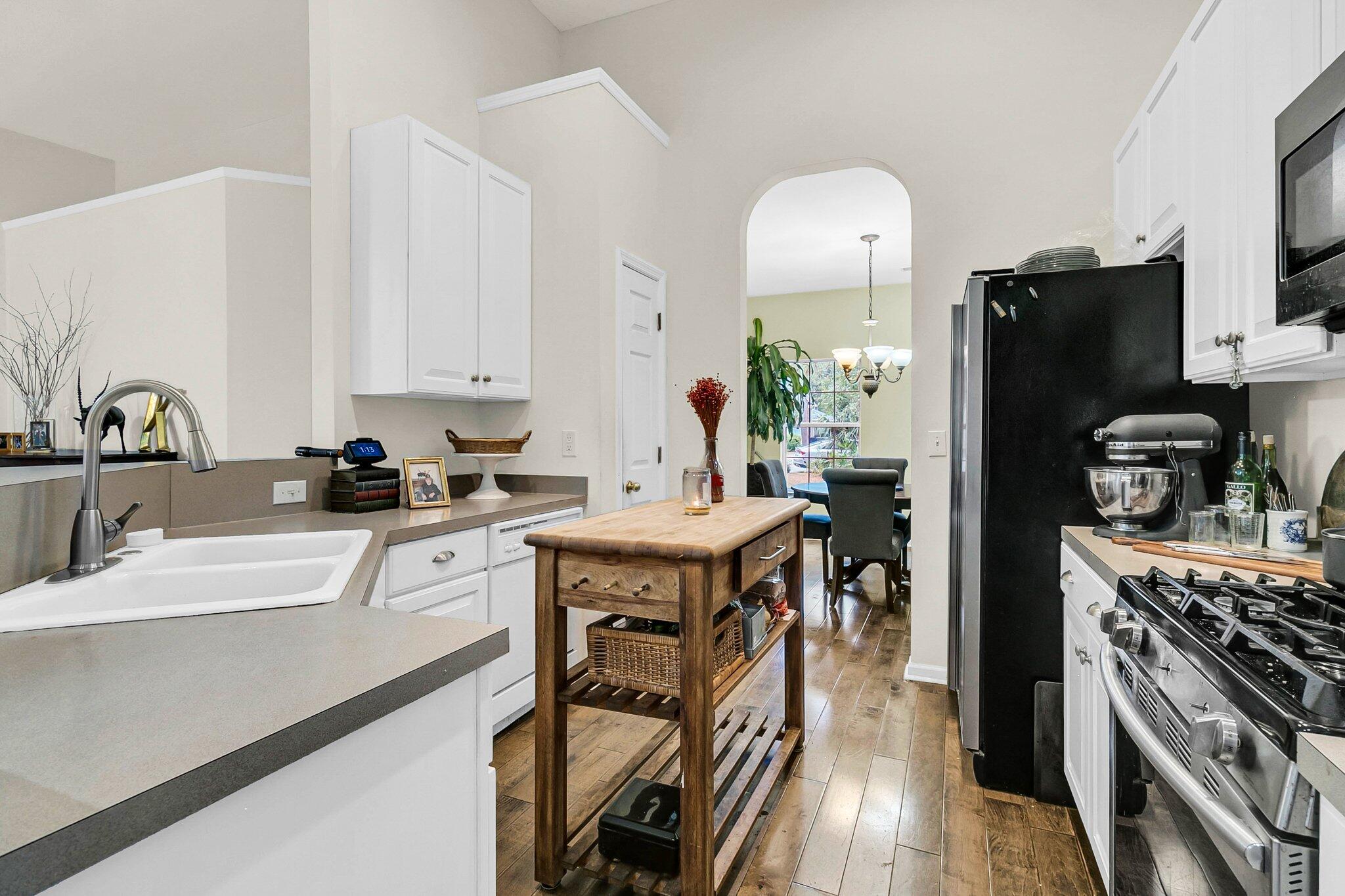 305 Oleander Way