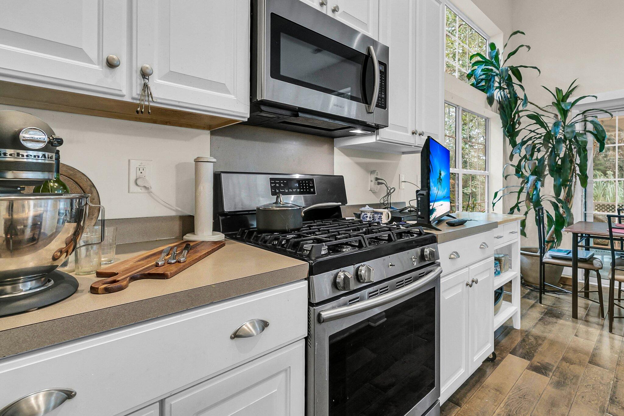 305 Oleander Way