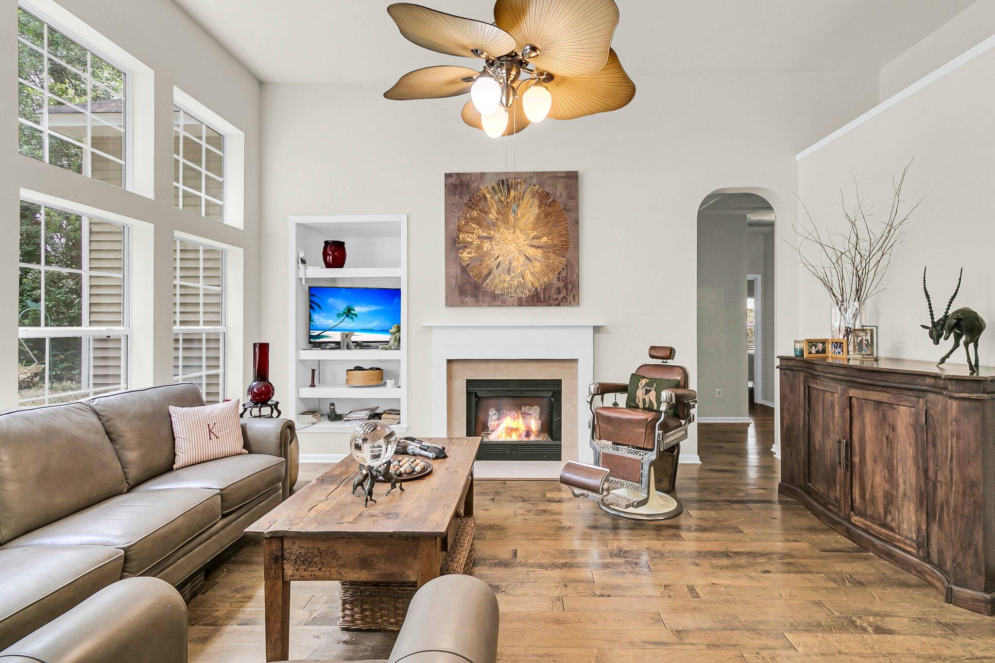 305 Oleander Way