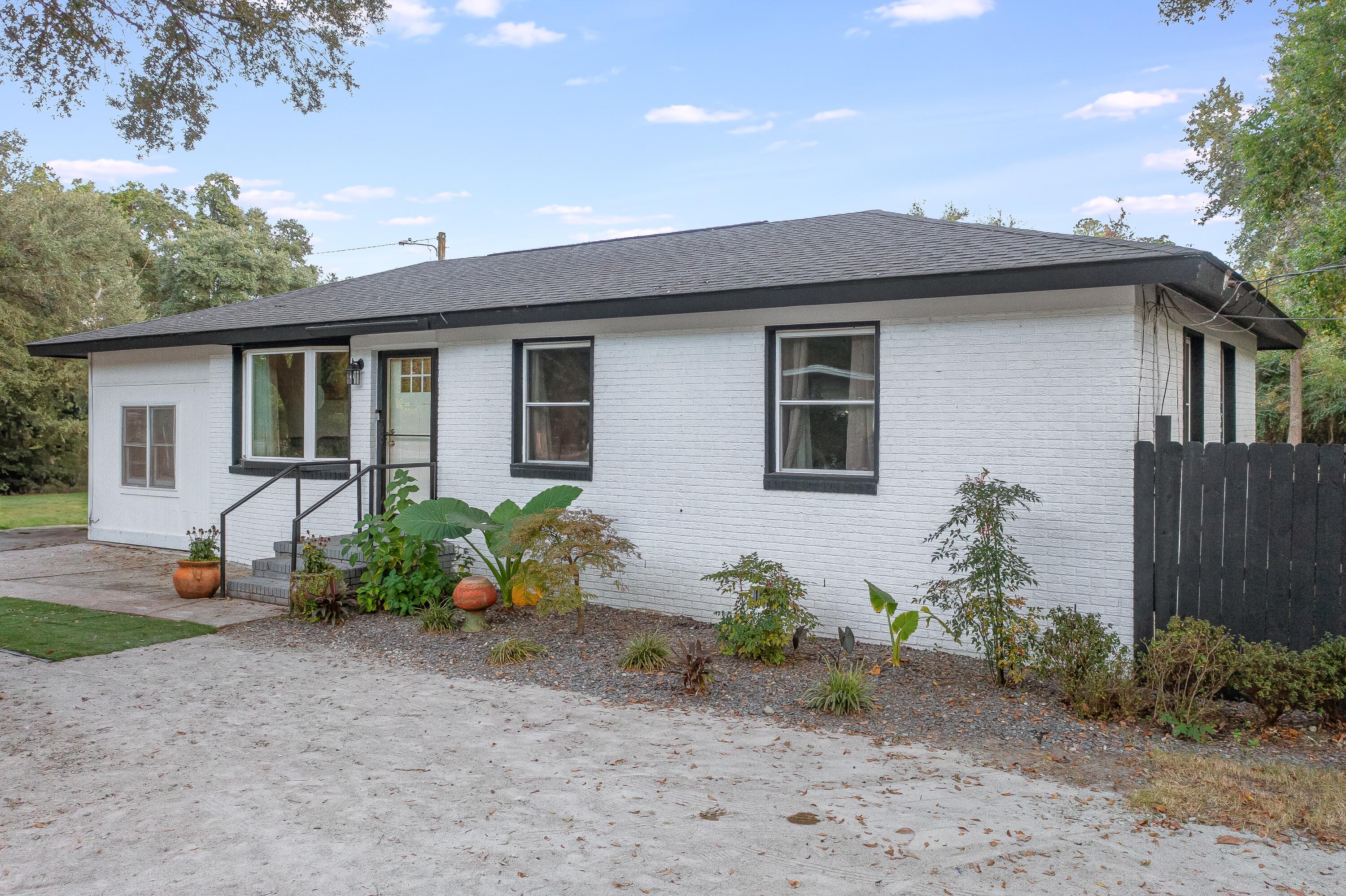 2503 S Hwy 17A