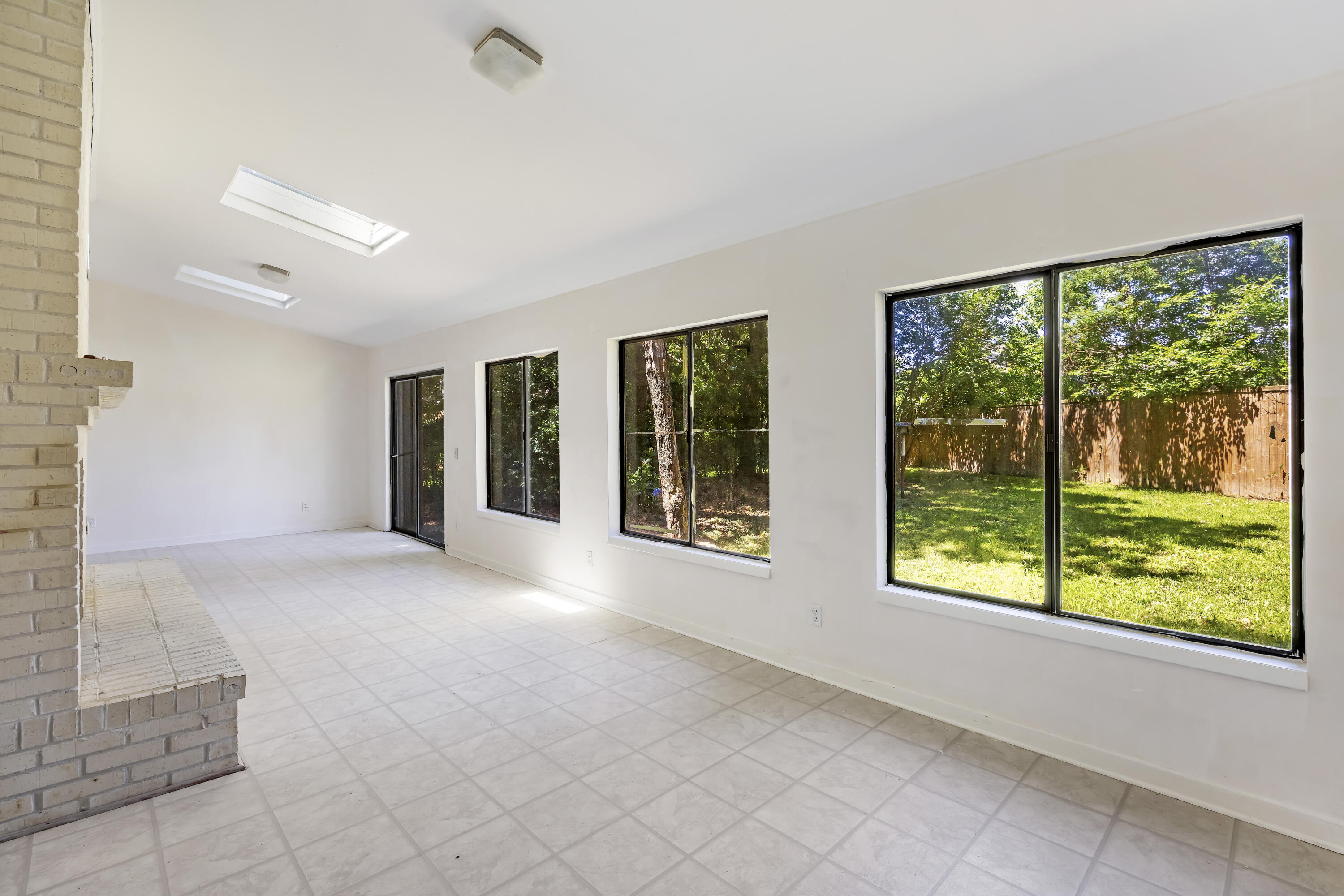 9 Stallion Court