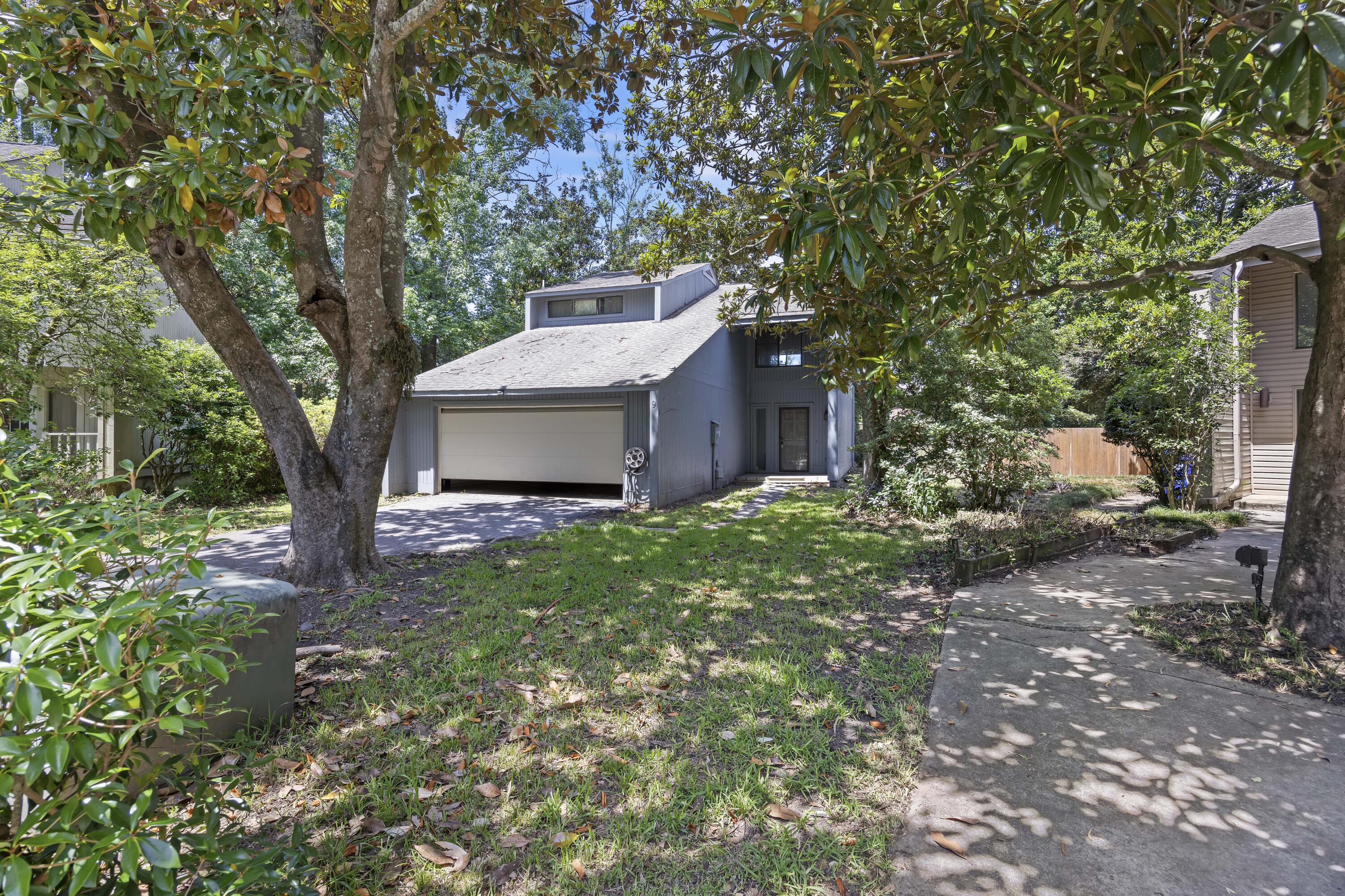 9 Stallion Court